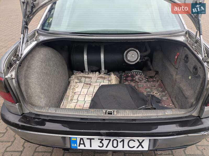 Седан Opel Omega 1995 в Івано-Франківську