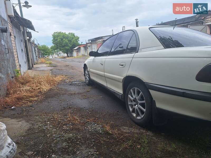 Седан Opel Omega 1998 в Николаеве