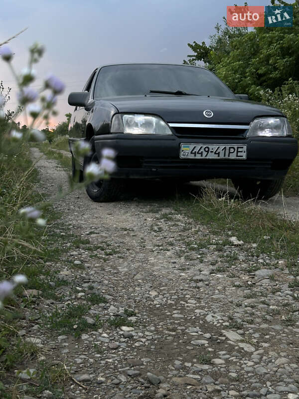 Седан Opel Omega 1989 в Виноградове