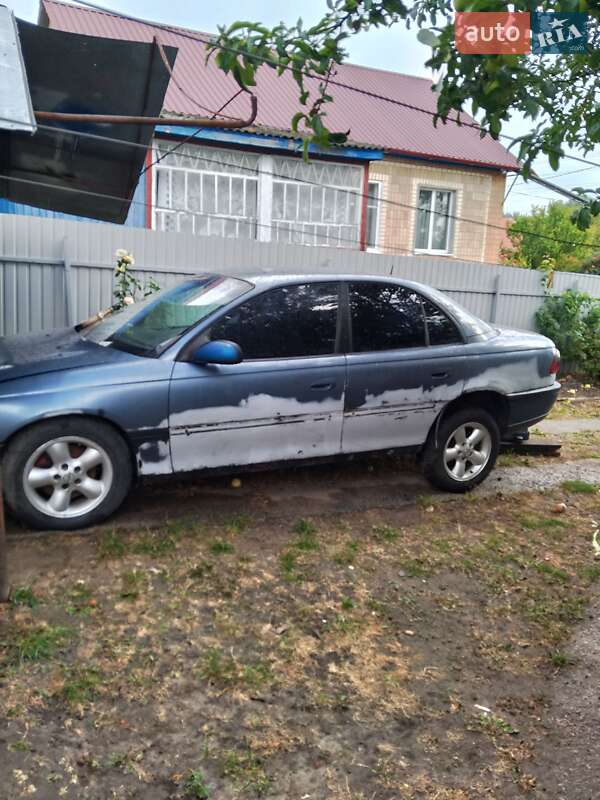 Седан Opel Omega 1998 в Богуславе
