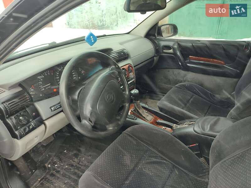 Седан Opel Omega 1995 в Изяславе