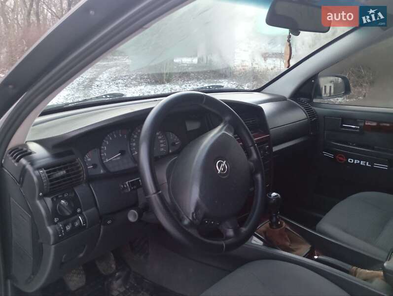 Седан Opel Omega 2000 в Новоукраинке
