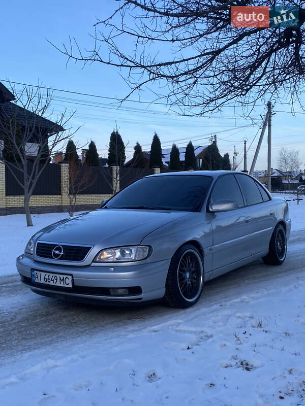 Седан Opel Omega 2000 в Полтаве