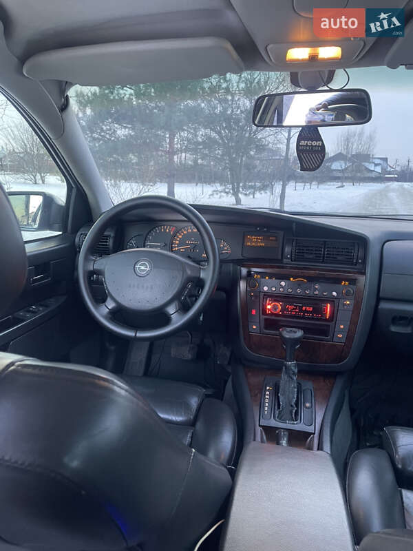 Седан Opel Omega 2000 в Полтаве