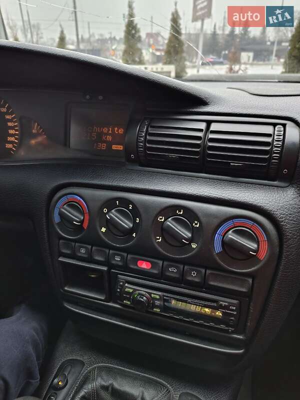 Седан Opel Omega 1995 в Львове