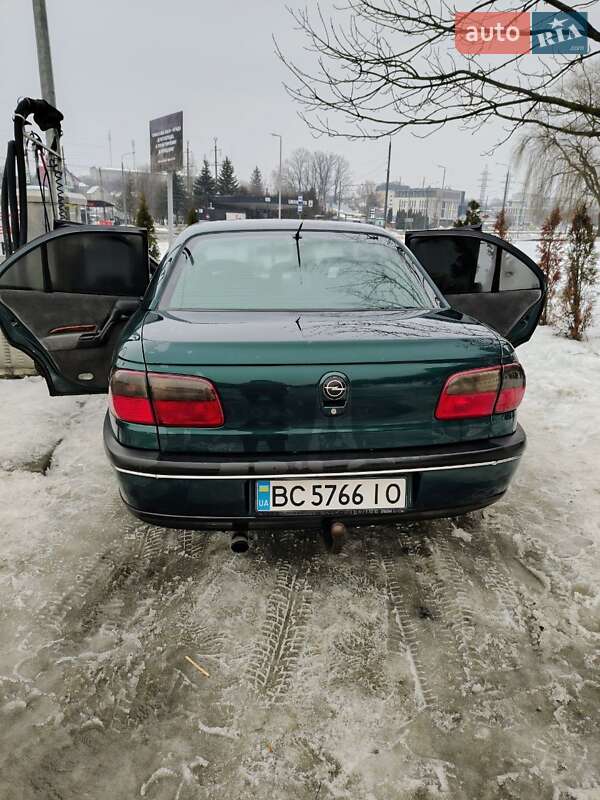 Седан Opel Omega 1995 в Львове