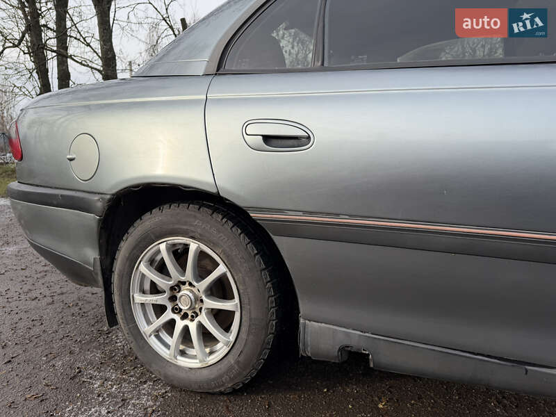Седан Opel Omega 1995 в Апостолово
