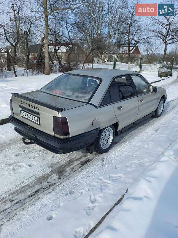 Седан Opel Omega 1987 в Владимире