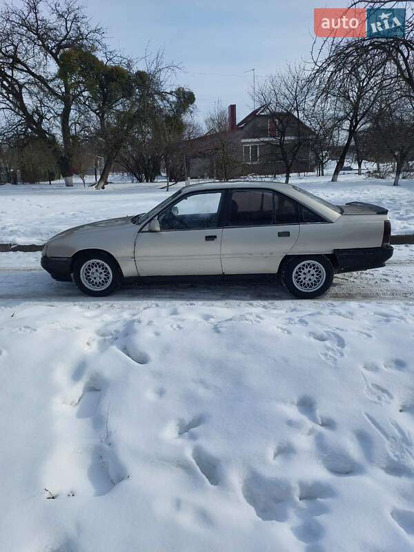 Седан Opel Omega 1987 в Владимире