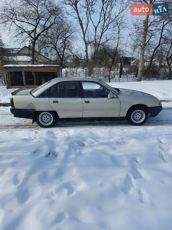 Седан Opel Omega 1987 в Владимире