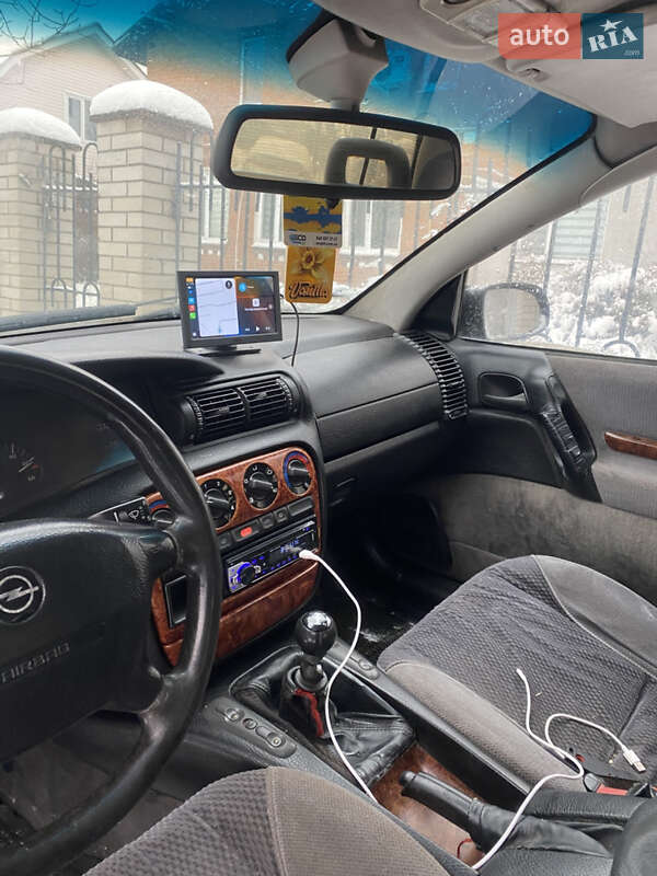 Седан Opel Omega 1996 в Виннице