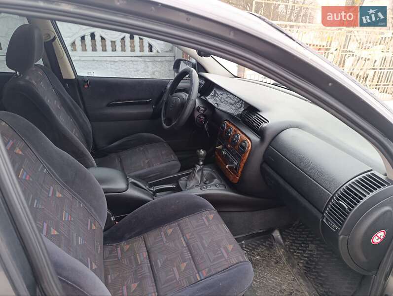 Седан Opel Omega 1995 в Житомире фото 3 Седан Opel Omega 1995 в Житомире