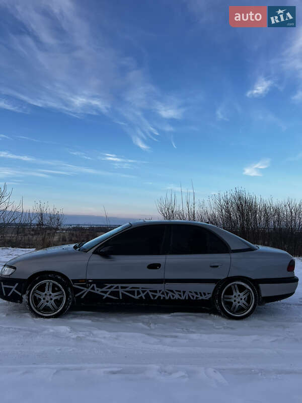 Седан Opel Omega 1995 в Бродах
