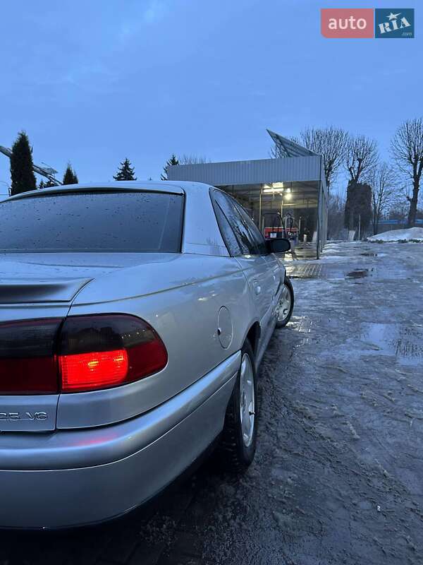 Седан Opel Omega 1999 в Дубно