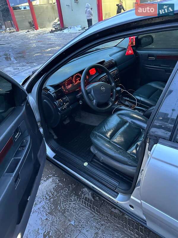 Седан Opel Omega 1999 в Дубно