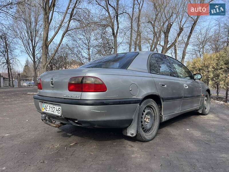 Седан Opel Omega 1994 в Каменском