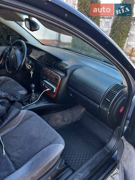 Седан Opel Omega 1997 в Золочеве