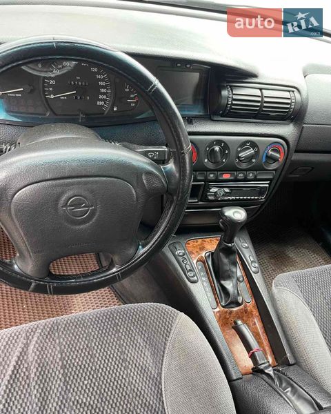 Седан Opel Omega 1995 в Києві