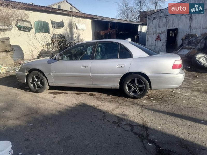 Седан Opel Omega 2001 в Черновцах