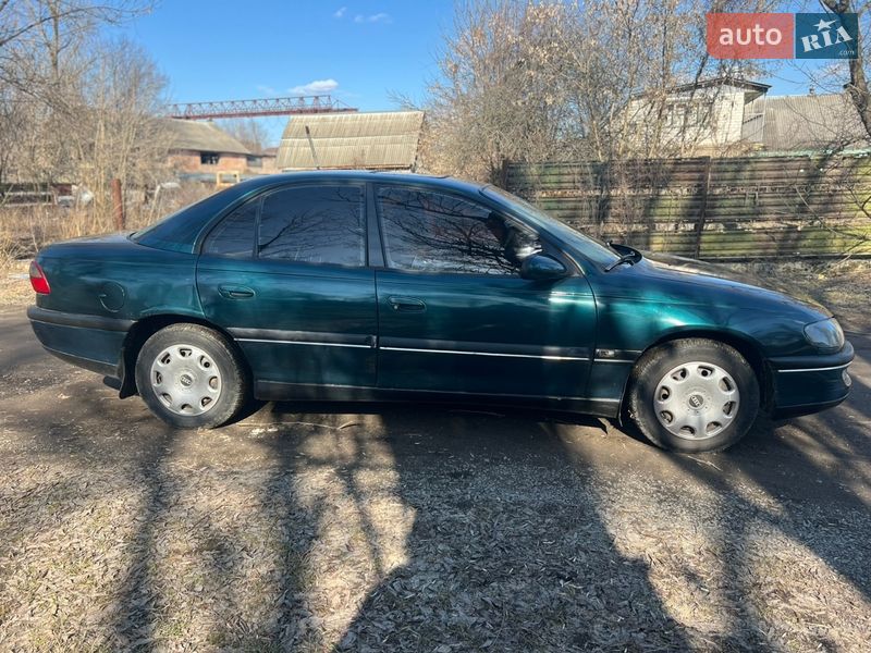 Седан Opel Omega 1995 в Коростене