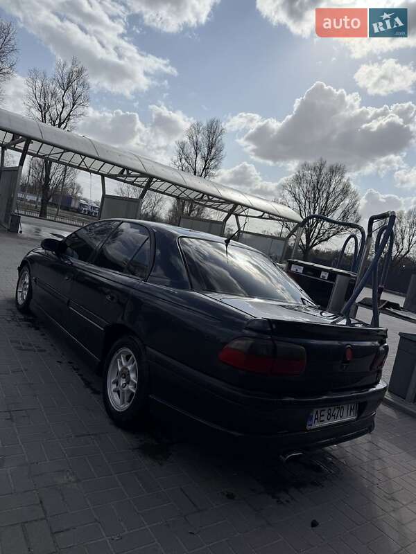 Седан Opel Omega 1998 в Днепре