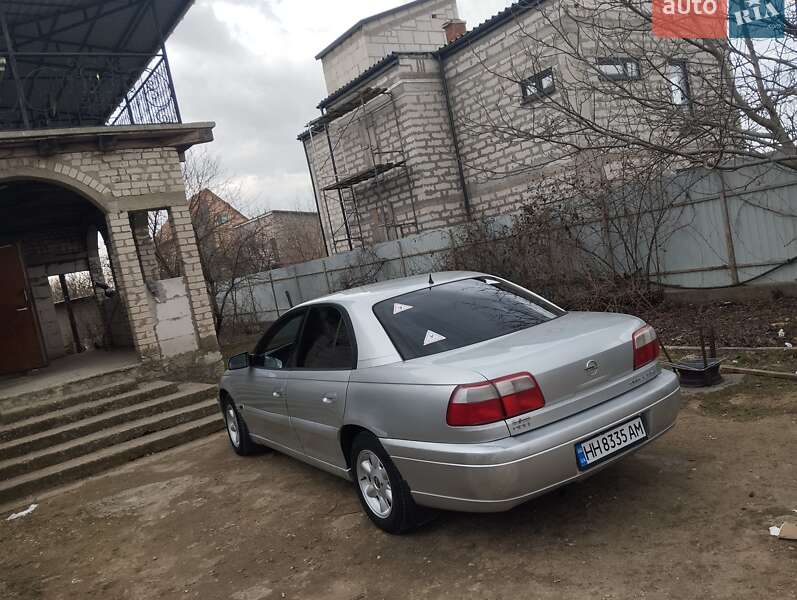 Седан Opel Omega 2000 в Великодолинском