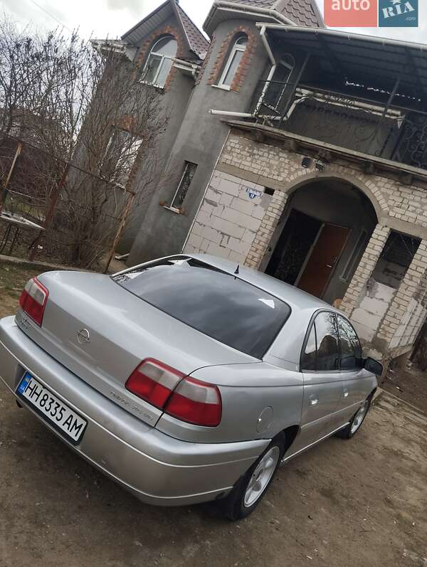 Седан Opel Omega 2000 в Великодолинском