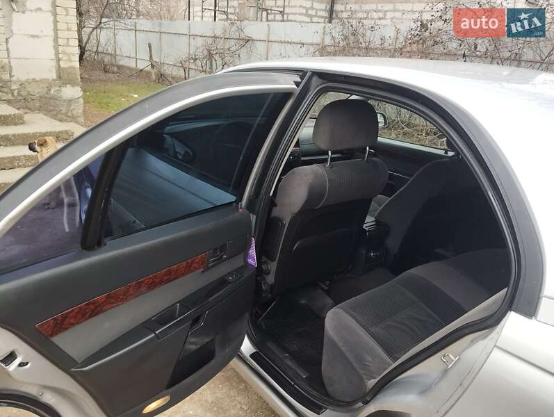 Седан Opel Omega 2000 в Великодолинском