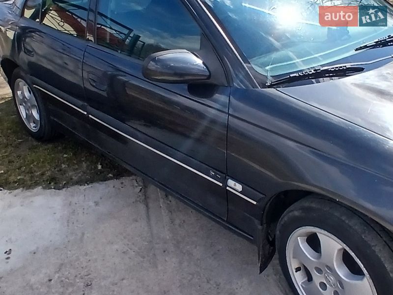 Седан Opel Omega 1998 в Олевську