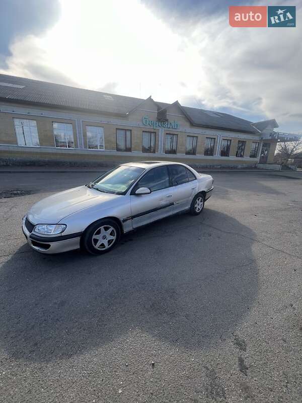 Седан Opel Omega 1995 в Смеле