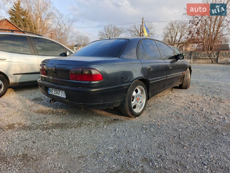 Седан Opel Omega 1999 в Перещепине