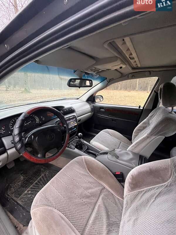 Седан Opel Omega 1994 в Костополе