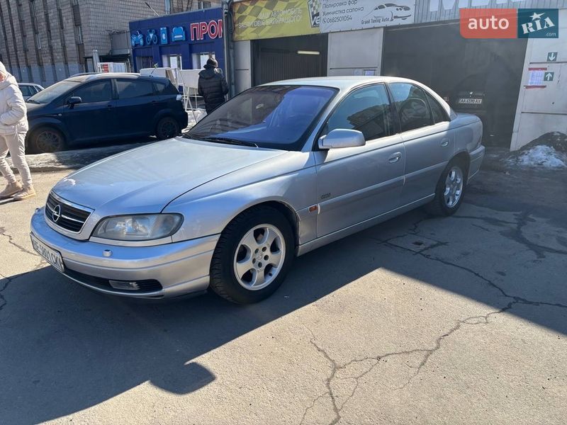 Opel Omega 2000