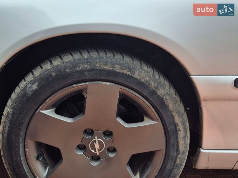 Седан Opel Omega 2002 в Тернополе