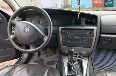 Седан Opel Omega 2001 в Светловодске