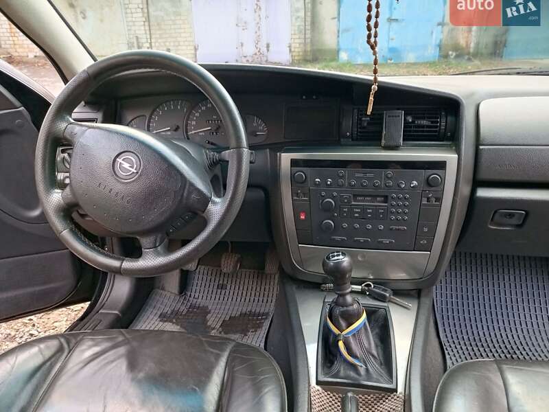 Opel Omega 2001