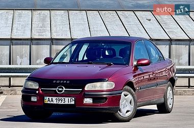 Седан Opel Omega 1995 в Киеве