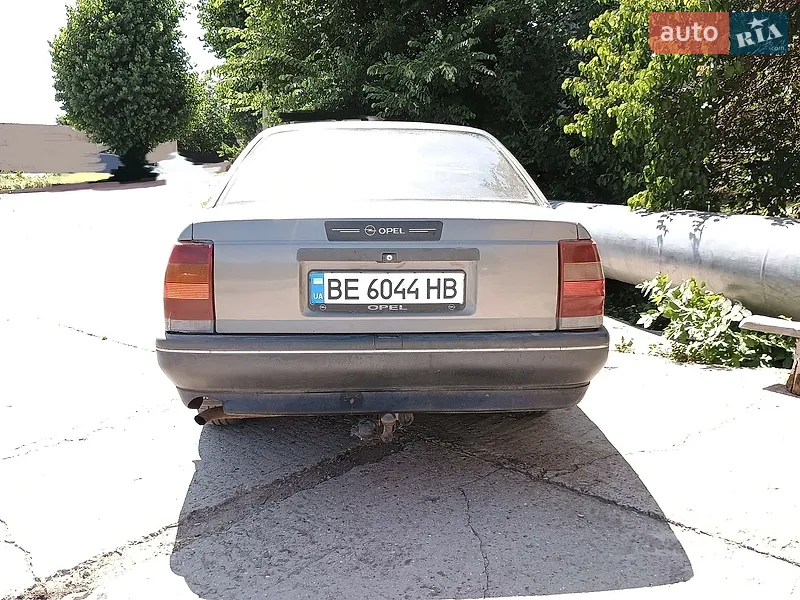 Opel Omega 1989 VIN W0L000017K1010783 фото оголошення 8 з 49