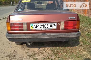 Седан Opel Rekord 1983 в Токмаку