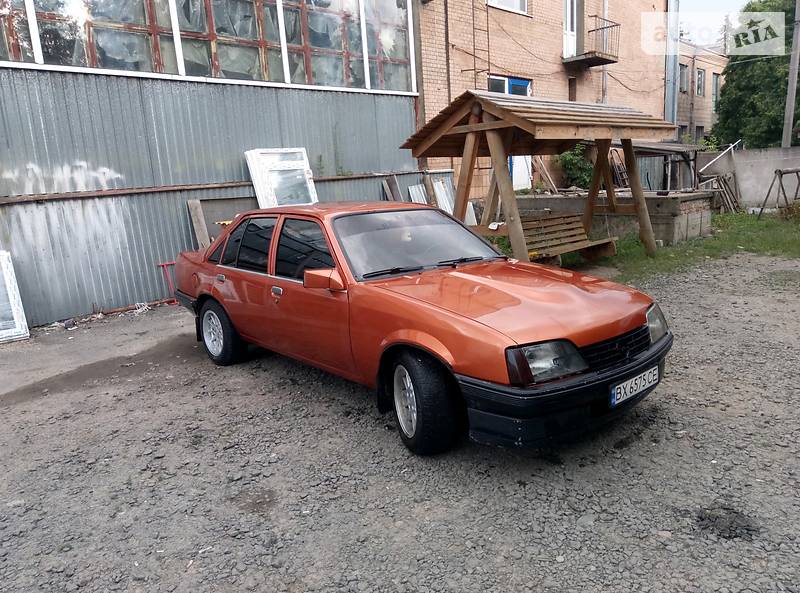 Седан Opel Rekord 1985 в Летичеве