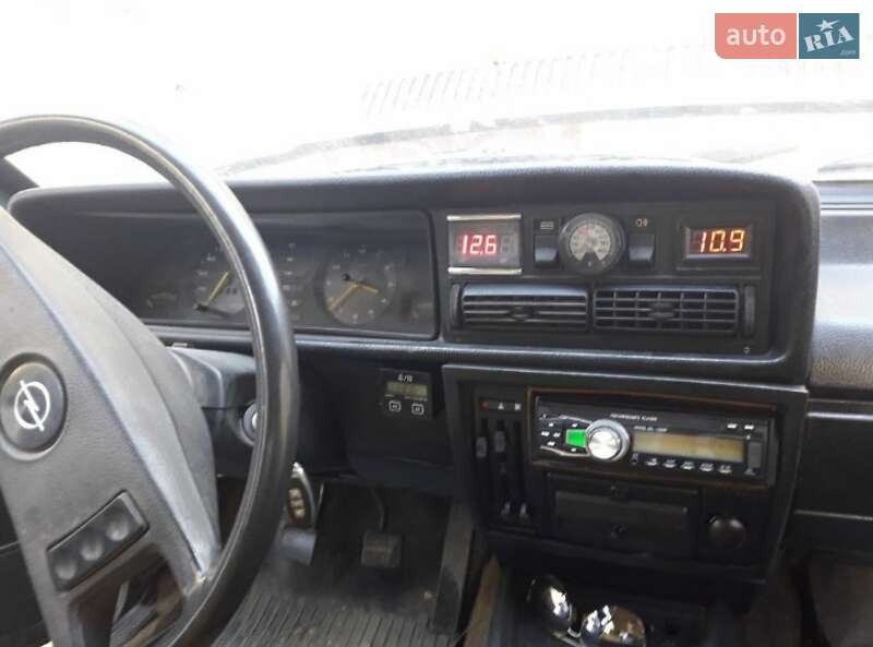 Седан Opel Rekord 1979 в Одесі