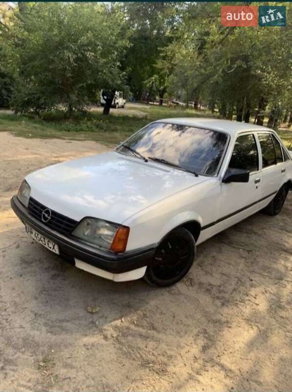 Седан Opel Rekord 1986 в Запоріжжі