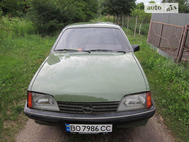 Седан Opel Rekord 1984 в Тернополі