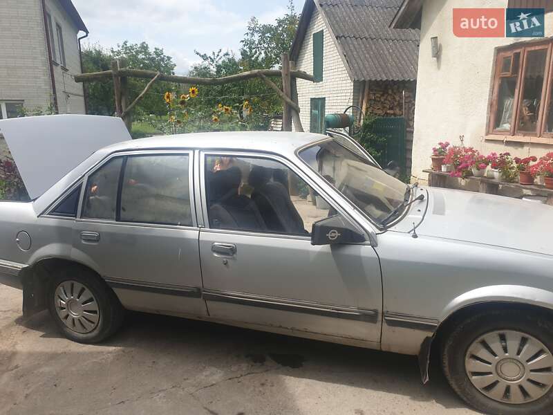 Седан Opel Rekord 1985 в Николаеве
