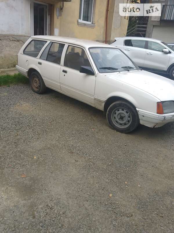 Универсал Opel Rekord 1986 в Ужгороде