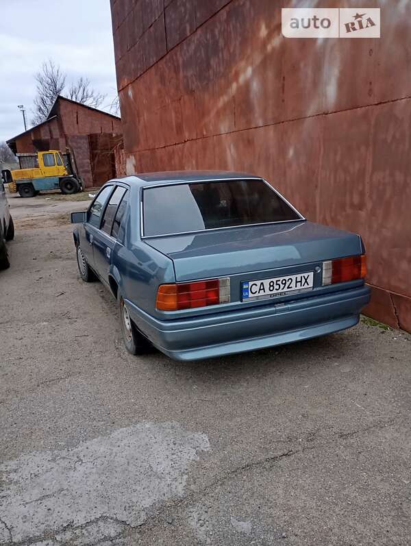 Седан Opel Rekord 1983 в Смеле