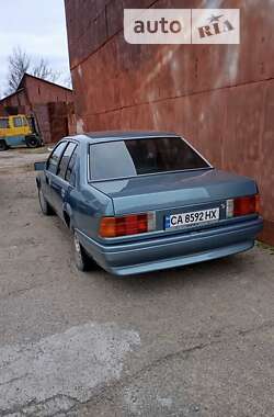 Седан Opel Rekord 1983 в Смілі