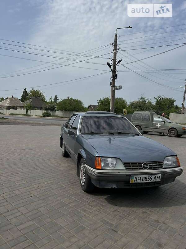 Седан Opel Rekord 1986 в Краматорську