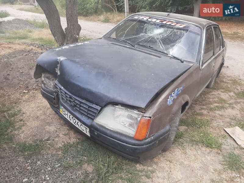 Седан Opel Rekord 1985 в Смілі