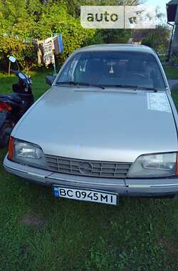 Седан Opel Rekord 1986 в Дрогобичі